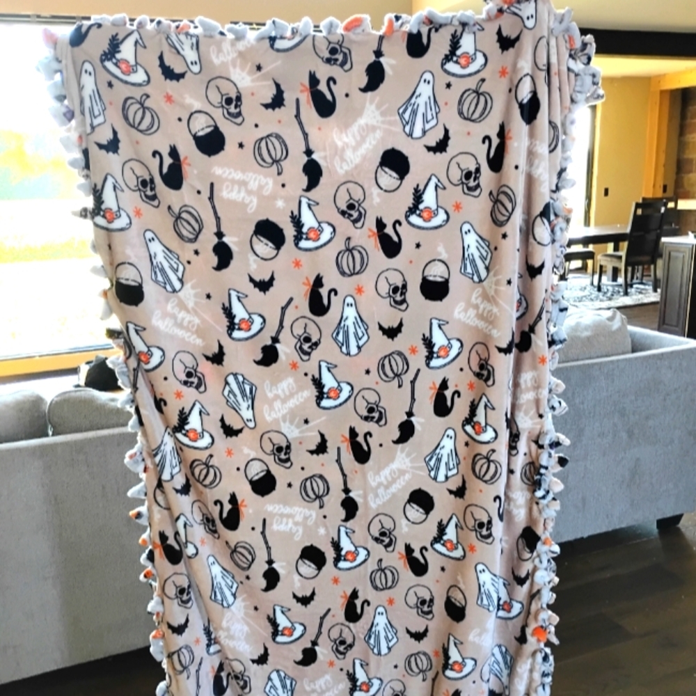 Halloween Fleece Tie Blanket